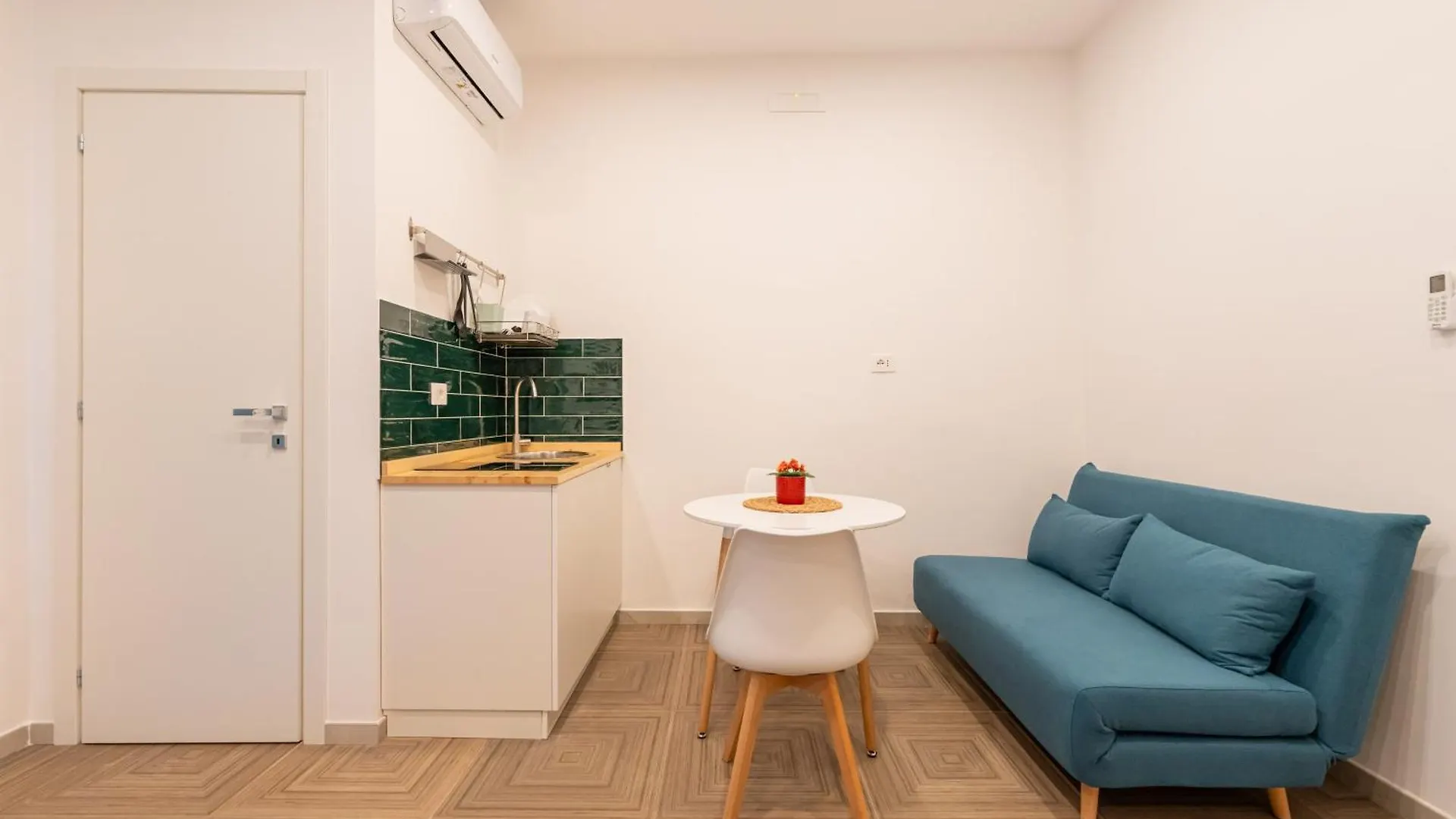 R&D Scassacocchi Apartments 15 نابولي 0*,
