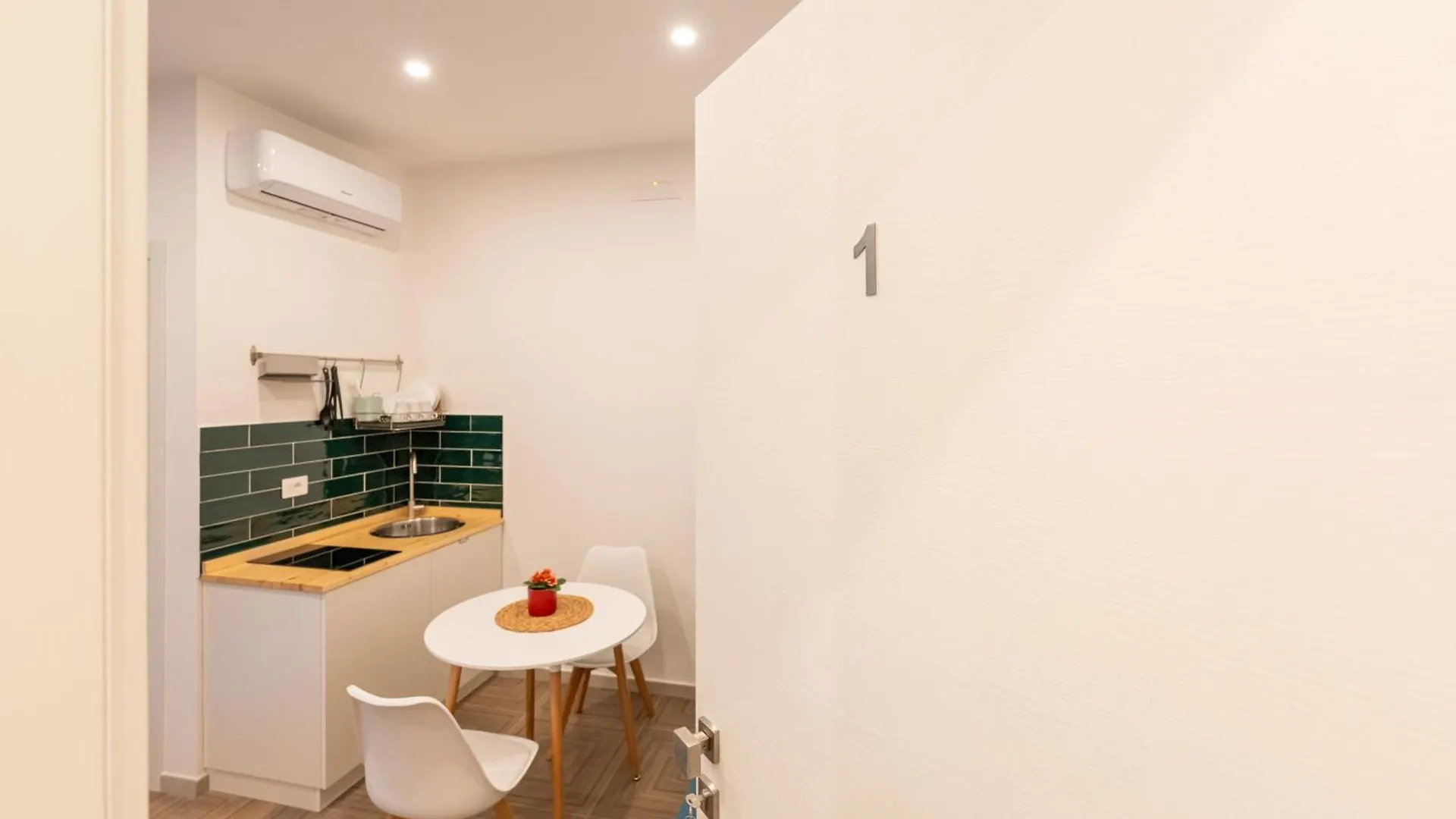 R&D Scassacocchi Apartments 15 Naples 0*,